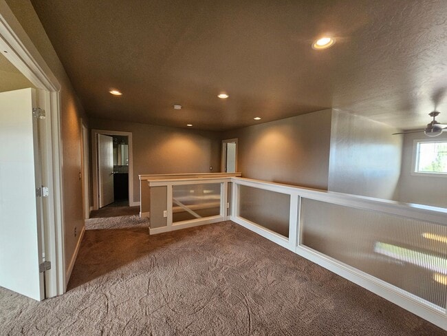 Building Photo - 5010 Jeff Dr