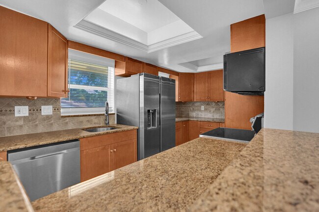 Building Photo - 2755 NE 28th Ave