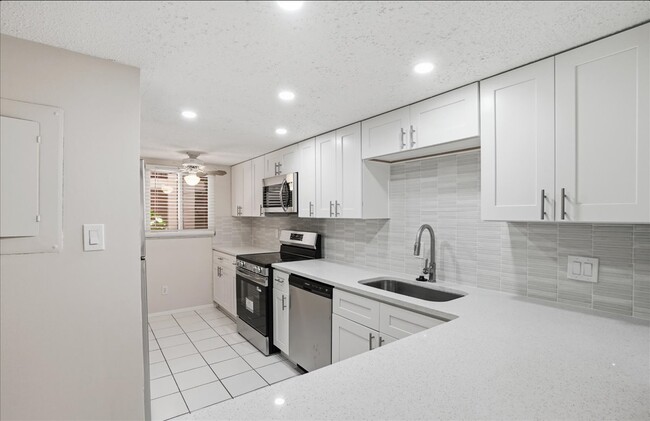 Building Photo - 3700 S Osprey Ave