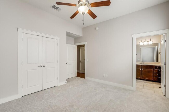 Building Photo - 2520 Bluebonnet Ln