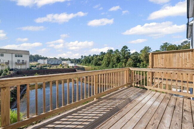 Building Photo - 2730 Harrison Dr