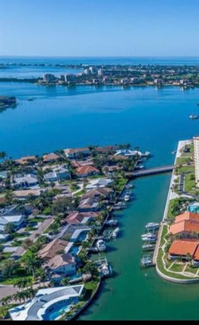 Building Photo - 4770 Brittany Dr S