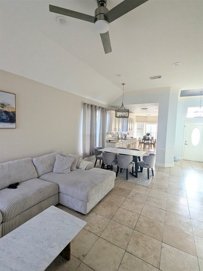 Building Photo - 2402 Raintree Village Dr