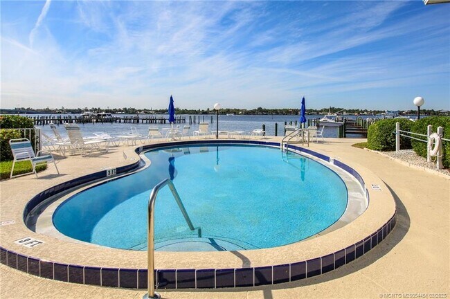 Building Photo - 1858 SW Palm City Rd