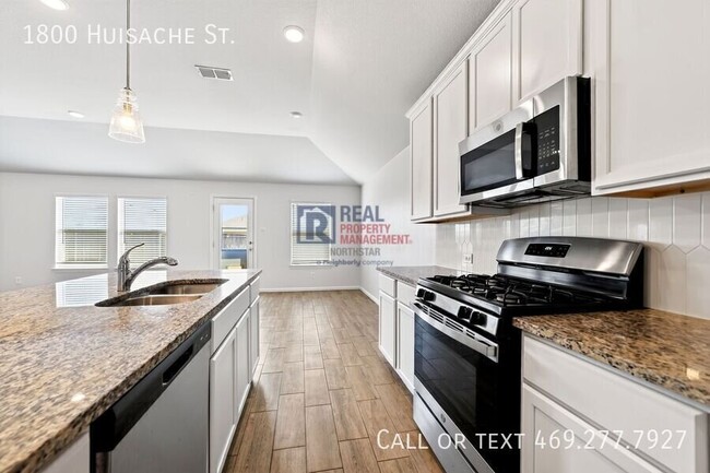 Building Photo - 1800 Huisache St