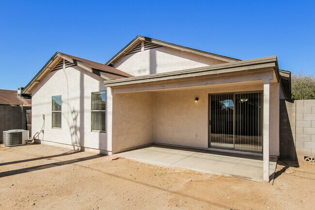 Building Photo - 11841 W Wethersfield Rd