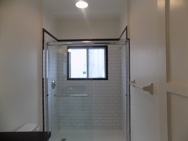 Building Photo - 109 N Clark Dr