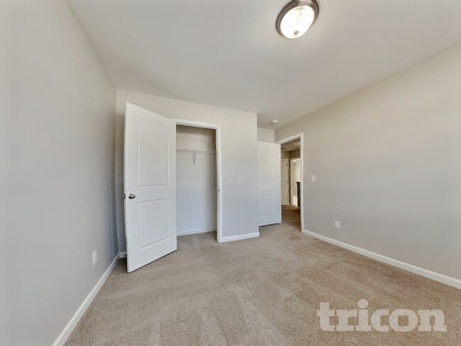 Building Photo - 1925 Buffalo Way