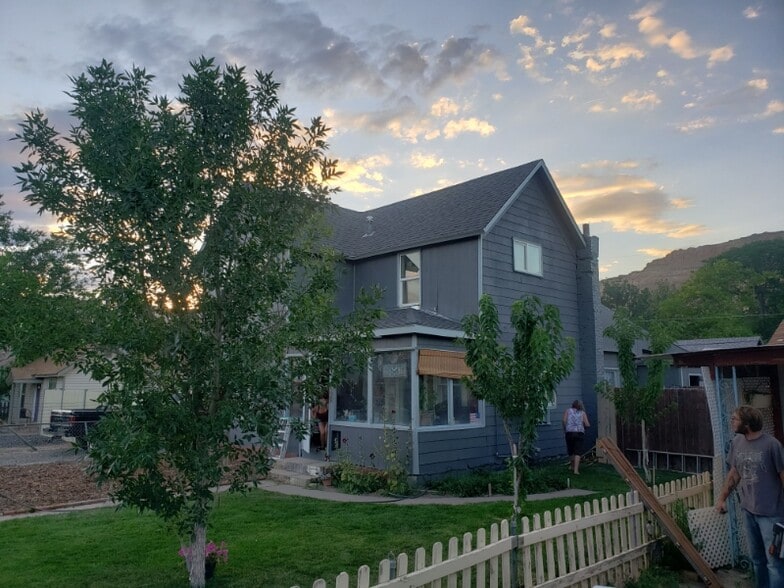 Building Photo - 324 W 6th St