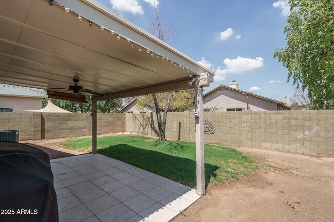 Building Photo - 6450 W Lawrence Ln