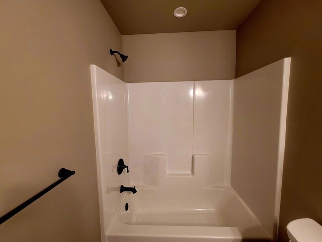 Building Photo - 401 Alpine Dr