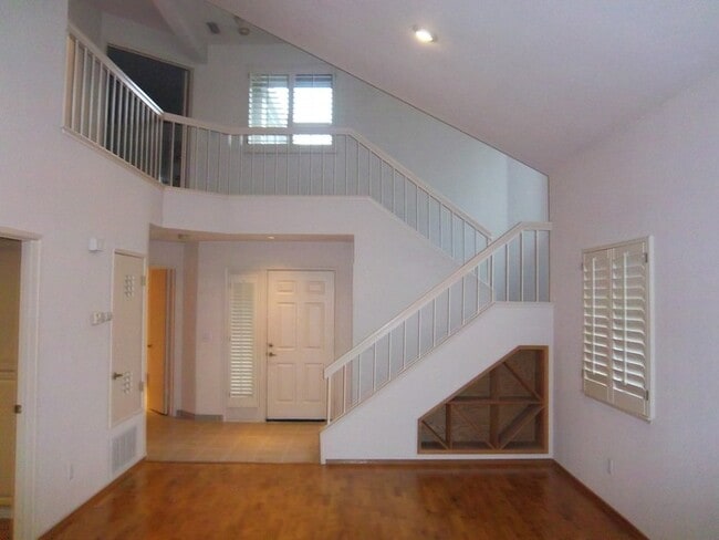 Building Photo - This amazing 2/3 with Den condo won't last!