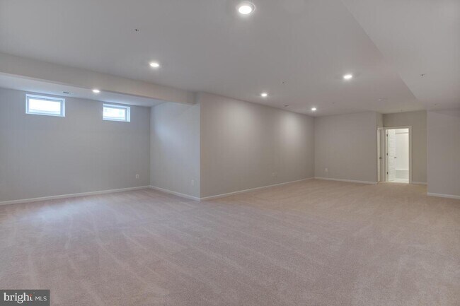 Building Photo - 6308 Savannah Dr