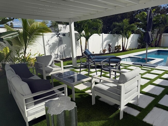 Building Photo - 1637 SE 1st St