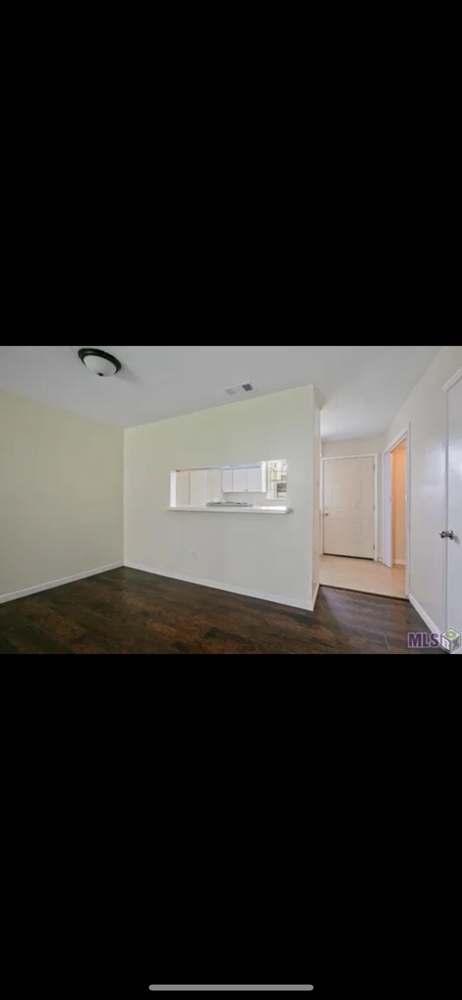 Building Photo - 1757 Boulevard De Province