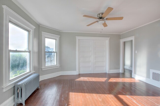 Building Photo - 325 Chestnut St