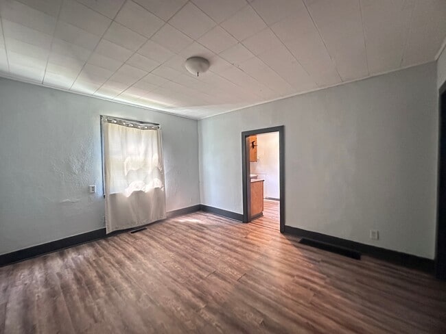 Building Photo - 614 Chandler-