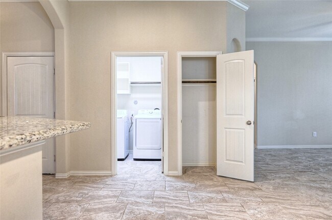 Building Photo - 3823 Cactus Field Ln