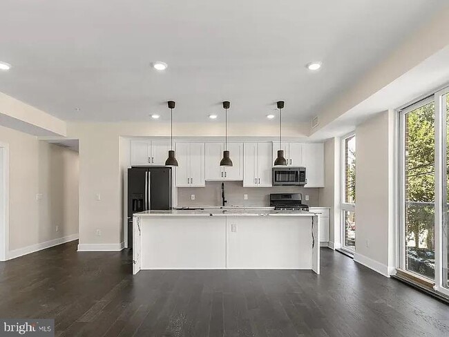 Building Photo - 1868 Frankford Ave