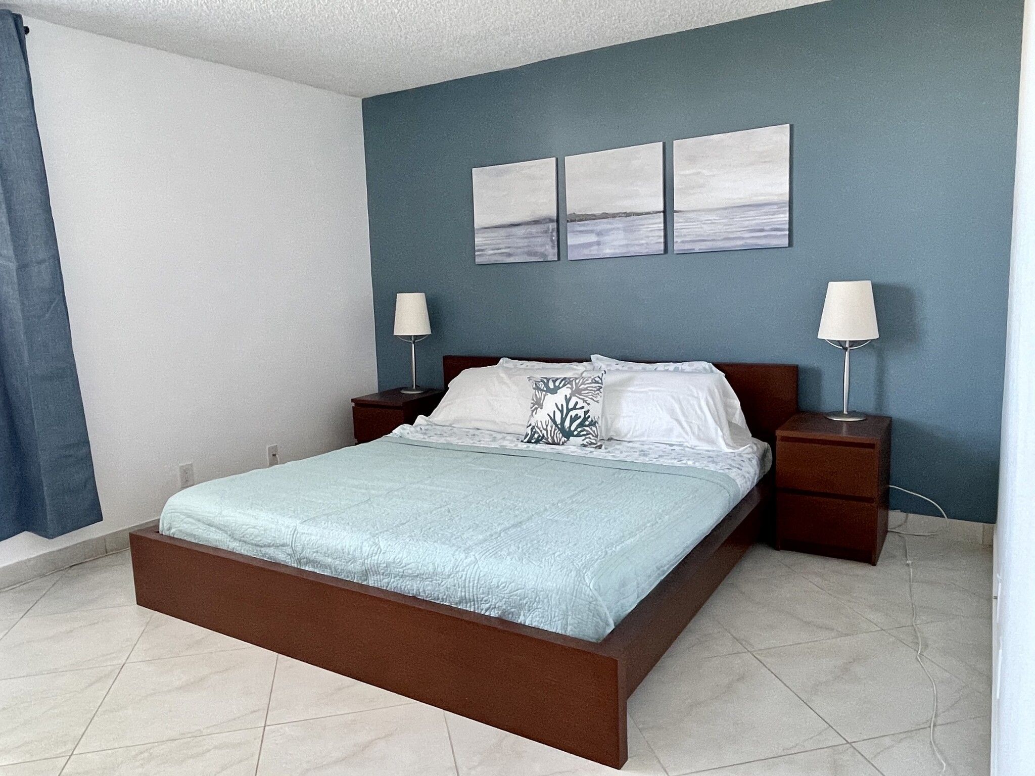 Master Bed with Lake Views - 2455 Lindell Blvd