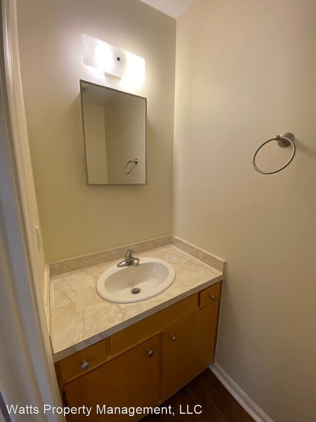 Building Photo - 2 br, 1.5 bath House - 901-1 Red Hill Rd
