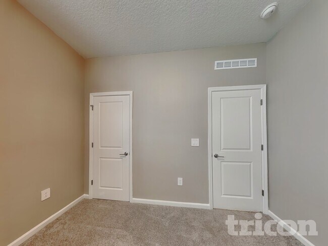 Building Photo - 741 Honeyrock St