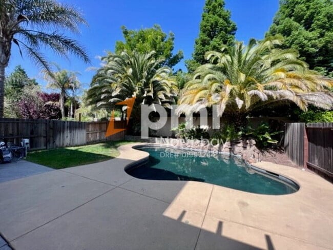 Building Photo - 1060 Villaggio Cir