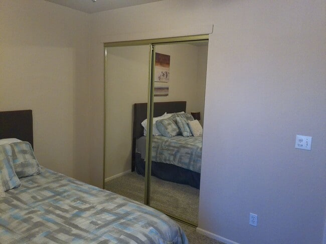 Building Photo - Seasonal  available Sept 1, 2025 to April 30,2026