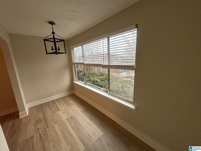 Building Photo - 412 Skyview Dr