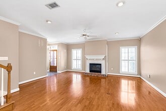 Building Photo - 3 Bedroom Townhome | Gated Community| Community Pool