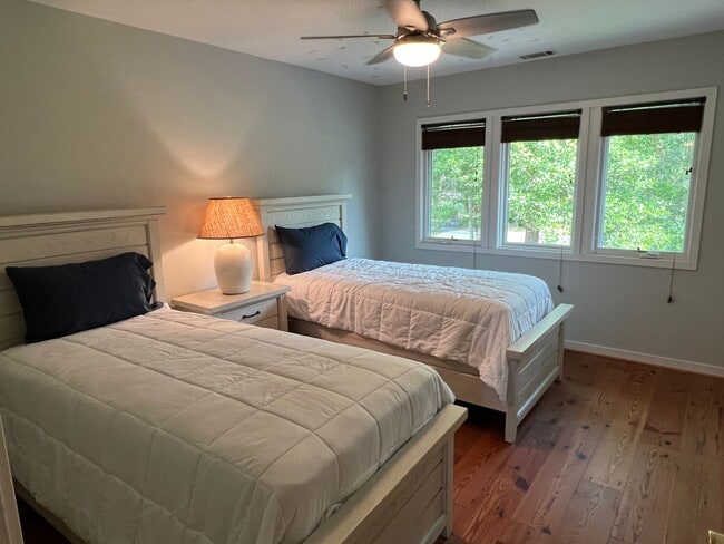 Building Photo - Beautiful Furnished Marsh Front Home - 6 mo Lease Term