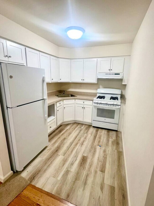 Building Photo - Antoinette Gardens - JULY RENT SPECIAL