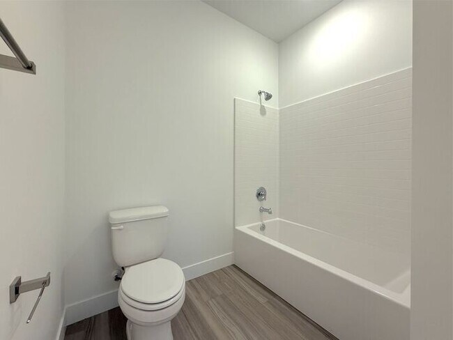 Building Photo - Desert Color Condo 2 bd, 2 bt, 1 Car Garage