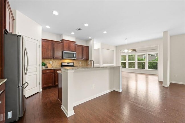 Building Photo - 522 Spring View Dr