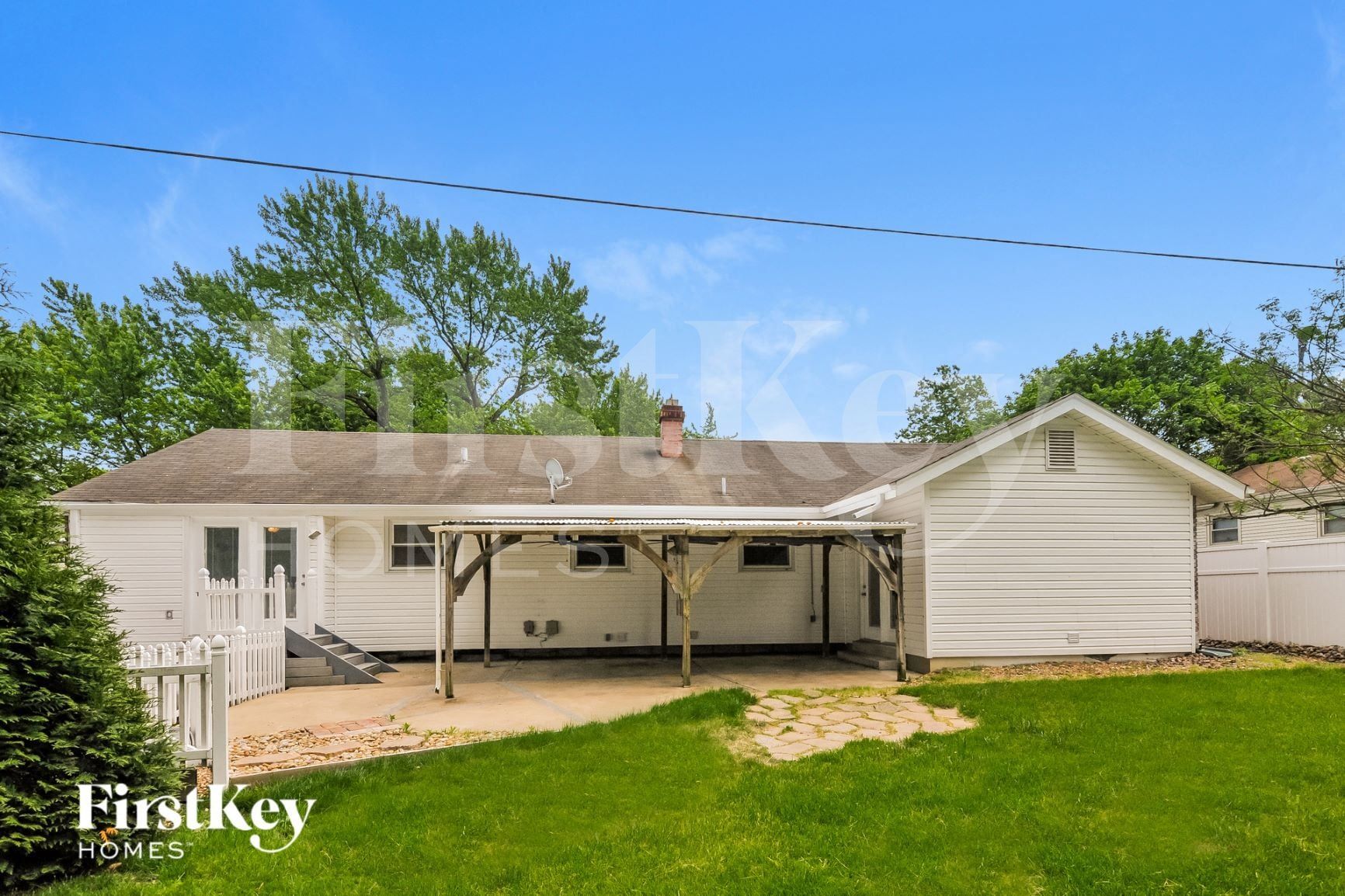 Building Photo - 305 Elmhurst Dr