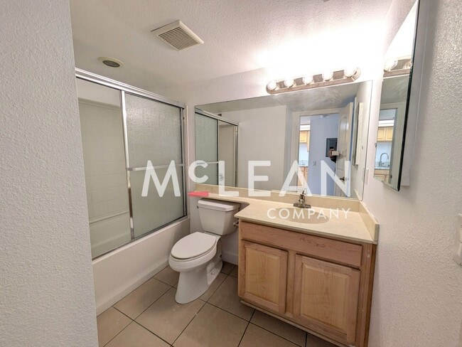 Building Photo - Two-Bedroom Condo - Newly Remodeled