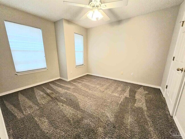 Building Photo - 3331 Two Sisters Wy