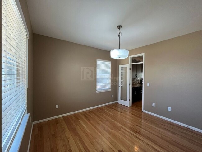 Building Photo - 325 Stone Creek Dr