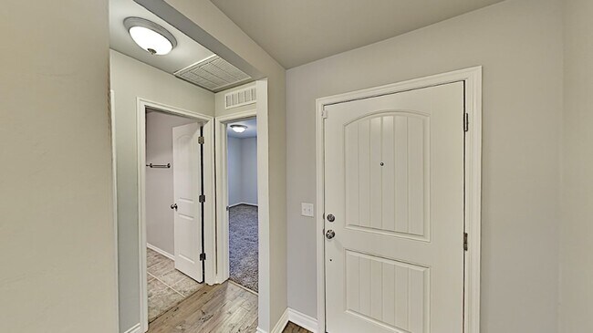 Building Photo - Spectacular 3 Bedroom 2 Bathroom Home in P...