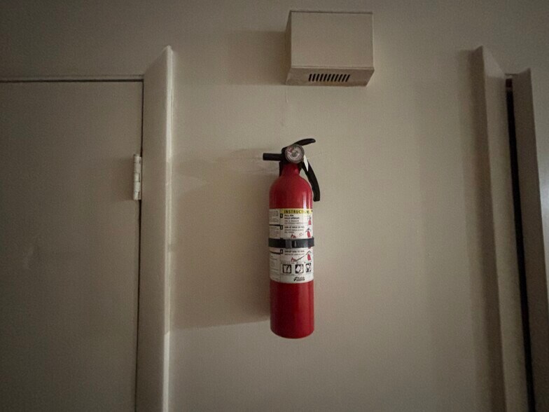 Building Photo - 256 N Berthe Ave