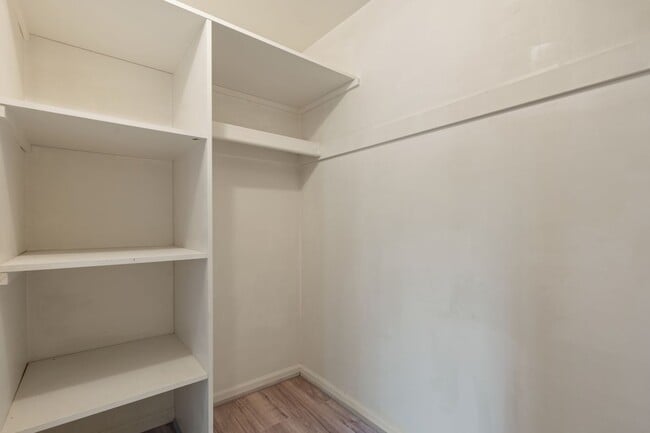 Building Photo - 25307 Shiawassee Cir