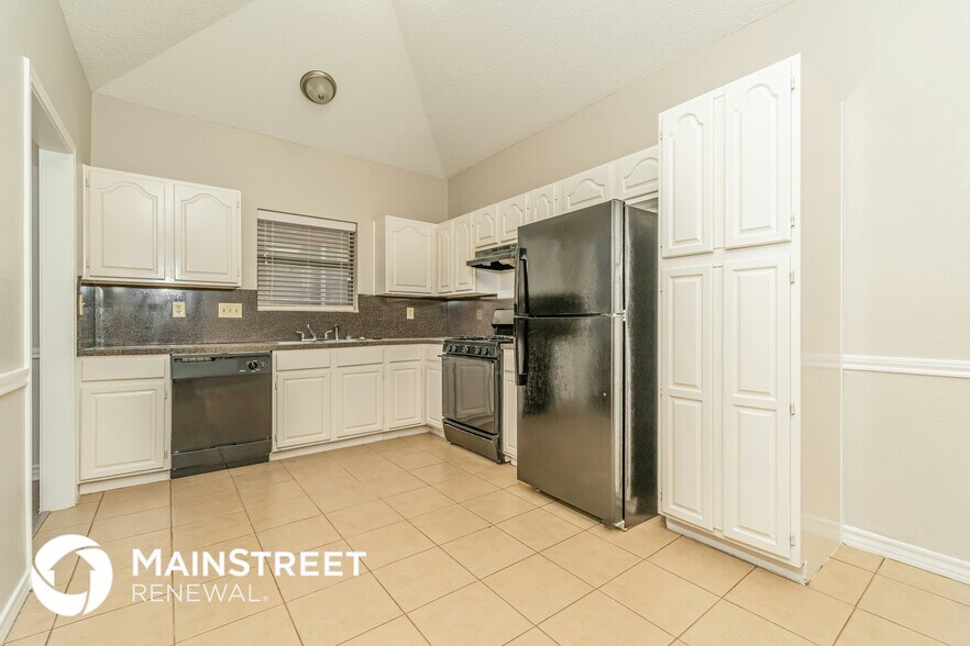 Building Photo - 919 Walters Dr