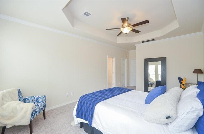 Building Photo - 10014 Spring Shadows Park Cir