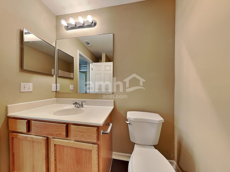 Building Photo - 6679 Gentle Oaks Dr W