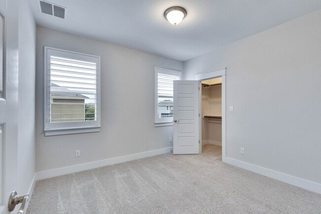 Building Photo - 156 Alexander