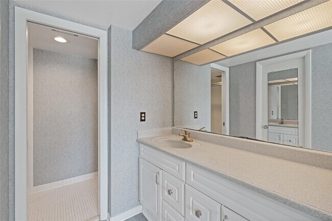 Building Photo - 2621 Cove Cay Dr