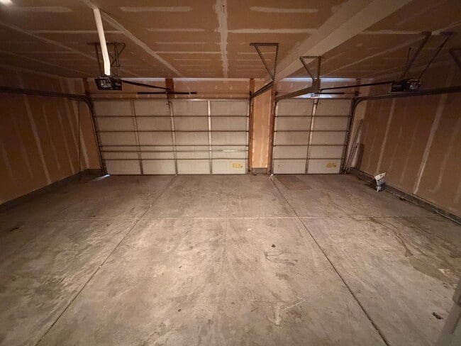 Building Photo - Bright & Spacious 5-Bedroom Home with 3-Car Garage – Available Now
