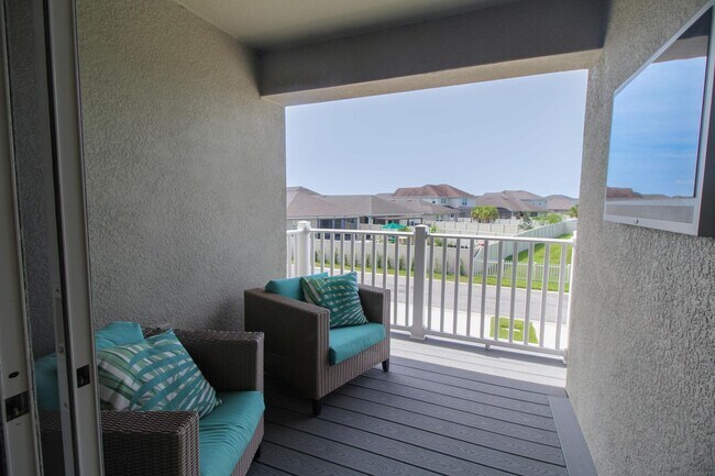 Building Photo - For Rent – Modern 3-Bedroom Townhome - Ava...
