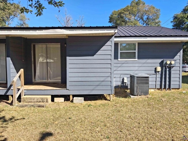 Building Photo - 1103 Gaines Dr