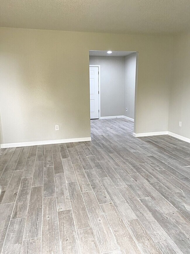 Building Photo - 6025B Bedford, Beaumont, TX 77708